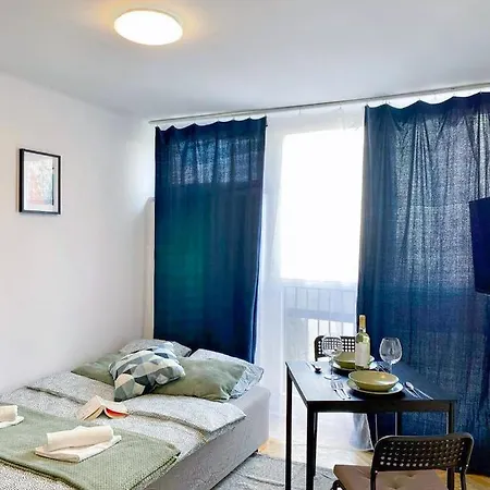 Halby Chlodna 15 Varsovie